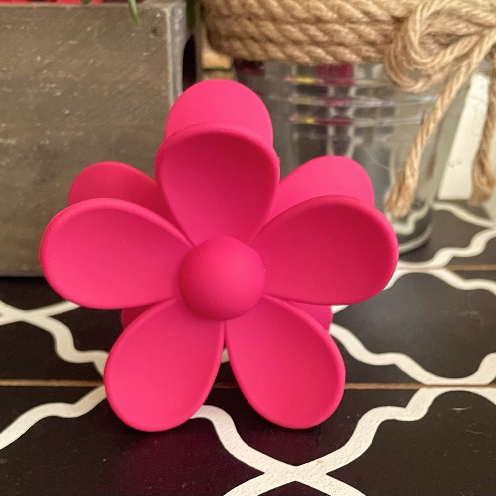 Hot Pink Flower Hair Clip size 2.8 x 1.7. Very sturdy.Will hold most hair types.